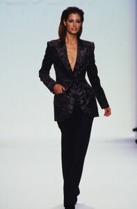 221312253_bill-blass-fw-1997(2).thumb.jpg.f50bae94682563d585729e6320fdf0dc.jpg