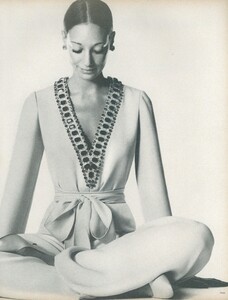 Norell_Penn_US_Vogue_April_1st_1970_02.thumb.jpg.74777d179ca575d863a660f2f209c5b0.jpg