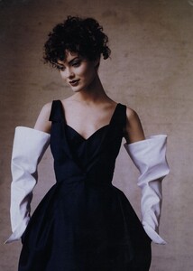 Romantic_Penn_US_Vogue_March_1996_02.thumb.jpg.54020cb26930e30605a676b1b147f757.jpg