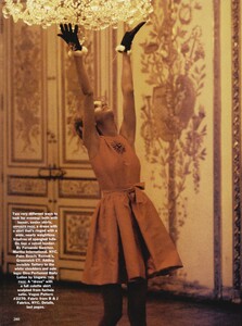 Romantic_von_Unwerth_US_Vogue_December_1990_07.thumb.jpg.cbc413f29c16c1078e5241da5cd6e4f7.jpg