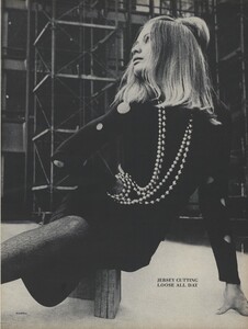 Rubartelli_US_Vogue_January_15th_1965_04.thumb.jpg.f5ae0d4d9e3df8992eac7e9bde38deb4.jpg