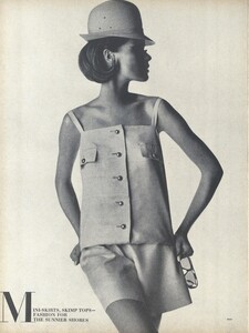 Sunnier_Penn_US_Vogue_January_15th_1965_01.thumb.jpg.70c22e77624c7a2db122e1f21a494c99.jpg