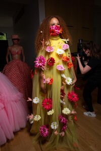 backstage-defile-christian-siriano-printemps-ete-2021-new-york-coulisses-120.thumb.JPG.3296fd88d44ef92fd7611f5a25962506.JPG