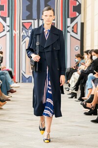 defile-maryling-printemps-ete-2021-milan-look-23.thumb.jpg.422810baf91b462554f8e206b517d284.jpg