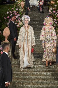 dolcegabbana_altamoda_firenze2020_catwalk-38.thumb.jpg.6aa599ca5917a44ba3880030c4e9cad0.jpg