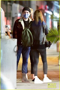 dylan-sprouse-barbara-palvin-out-with-friends-73.jpg