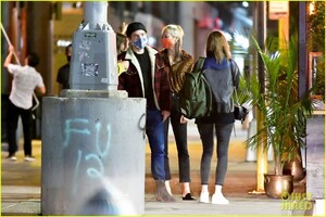 dylan-sprouse-barbara-palvin-out-with-friends-75.jpg