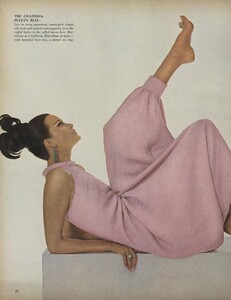 Night_Penn_US_Vogue_October_15th_1965_05.thumb.jpg.7277dc6d13ff330a40013751b12d984a.jpg