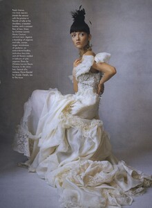 Opulence_Penn_US_Vogue_June_1998_04.thumb.jpg.4beffd8f69b8995fb22dcaff061ae022.jpg