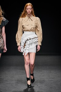 defile-shirt-printemps-ete-2021-milan-look-25.thumb.jpg.40d39bedc128779373128d9918ad0f80.jpg