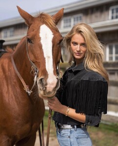 katebock_121593900_350008349605842_3063688311856598573_n.jpg