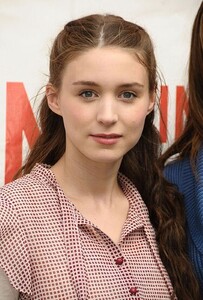 1-ROONEY-MARA-REX_2083024a.jpg