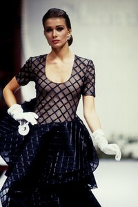 1906748680_ChristianDior1992HauteCouture105.thumb.jpg.2b6bc91d5929914e040f2169e68e0a84.jpg