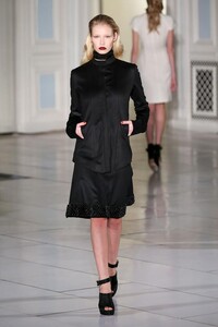 fyodor-golan-autumn-fall-winter-2013-lfw5.thumb.jpg.115fe5a04337a4b4e5ff07035e734fde.jpg