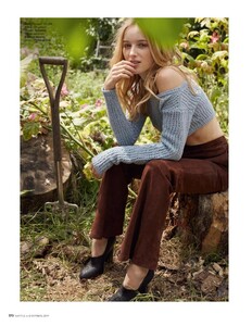 02_instyle_russia_oct17_phoebe_dynevor_asa_tallgard_pdf_1024-1.thumb.jpg.0315336be1e25c8d7d28b449b2e0de06.jpg