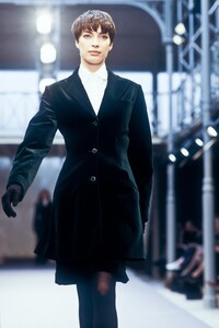 1243404817_AzzedineAlaia1989WomenRTW100.thumb.jpg.b66ef5e9da17a5dbd532a4f15d7ee5a8.jpg