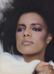 Beauty_Varriale_US_Vogue_November_1983_01.thumb.jpg.6546d444c8958241ffe08ddfbc3ee84e.jpg