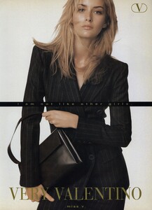 Meisel_Valentino_Fall_Winter_1997_98_01.thumb.jpg.91bcbf0d091138aa713f30b1545748a5.jpg