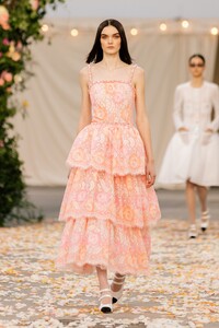 00018-Chanel-Couture-Spring-21.thumb.jpg.d7e9e8cb8d72d49cfad66424b27b7c5a.jpg