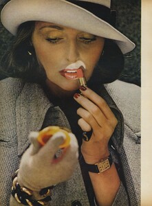 Beauty_US_Vogue_September_15th_1972_03.thumb.jpg.f199f5331dc1597700861832e412419f.jpg