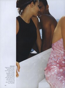 Testino_US_Vogue_December_1999_05.thumb.jpg.13de8b8c415d680611e5d0b9d341bfdb.jpg