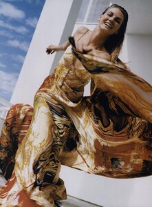 Testino_US_Vogue_May_2003_06.thumb.jpg.c04ff057dfe9ad0ee37fd7b50a216c9f.jpg