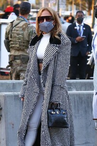 jennifer-lopez-arriving-at-the-super-bowl-in-tampa-02-07-2021-6.jpg