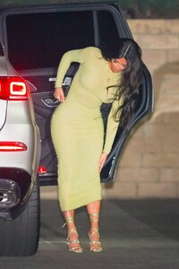 kim-kardashian-out-for-dinner-in-beverly-hills-02-24-2021-8.jpg