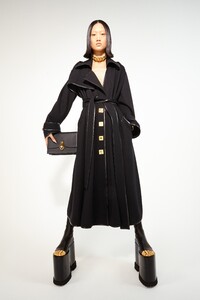 00018-Schiaparelli-RTW-fall-21-credit-Daniel-Roseberry.thumb.jpg.067e55a05ade6566cca17e29af50adbb.jpg