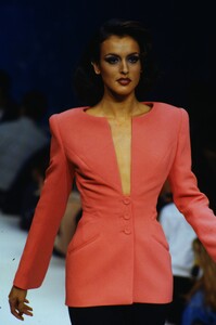 1195748096_herve-leger-ss-1995(8).thumb.jpg.e053dc4bf3d31a7707a81bd775512f80.jpg