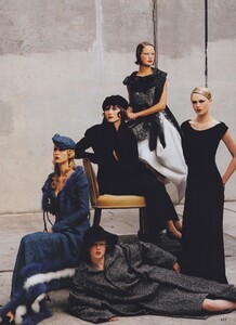 Fashion_Leibovitz_US_Vogue_September_1997_04.thumb.jpg.e514c0d778a3c82cc2df795f31601eeb.jpg