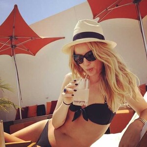 annabelle-wallis-bikini.jpeg