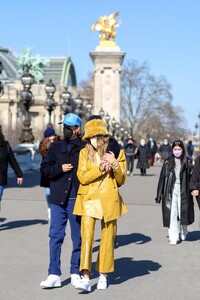 hailey-rhode-bieber-and-justin-bieber-paris-02-28-2021-3.jpg