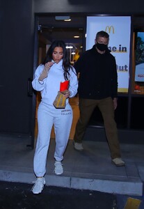 kim-kardashian-at-a-mcdonalds-in-calabasas-03-16-2021-0.jpg