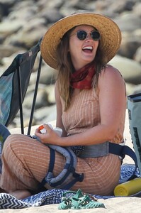 leighton-meester-at-a-beach-in-malibu-04-17-2021-1.jpg