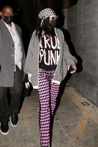 rihanna-out-for-dinner-at-nobu-in-los-angeles-04-23-2021-5.jpg