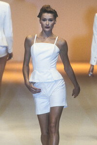 1121938306_Blumarine1995WomenRTW138.thumb.jpg.a48cf902415eac9c194905f34ea1650b.jpg