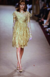 1552179136_emanuel-ungaro-hc-fw-1996 (8) -Copy.thumb.jpg.8aeff0c35bfad5128b455dec1d32debd.jpg