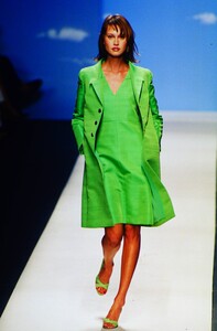 1589019298_oscar-de-la-renta-ss-2000(11).thumb.jpg.baf6bb611a39c1aaa4fdbc458c346ba7.jpg