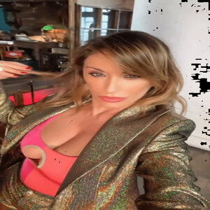 Sabrina Salerno gif imagen (11).jpg