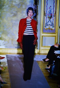 45706752_jean-paul-gaultier-couture-fall2000(2).thumb.jpg.08b3210d6c6708ddc412c110291e531a.jpg