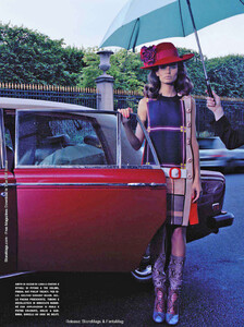 Aldridge_Vogue_Italia_August_2011_12.thumb.jpg.8ee432f3f0d227806680eda28e804962.jpg