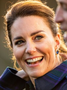 kate-middleton-visits-a-drive-in-cinema-at-the-palace-of-holyroodhouse-in-edinburgh-05-26-2021-6.jpg