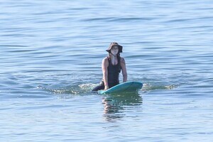 leighton-meester-at-a-surf-session-in-malibu-05-09-2021-7.jpg