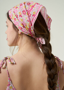 triana-printed-bandana-s21-2.thumb.jpg.cc786cb897e54c38979a4140aca4e815.jpg