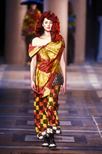 1501528066_IsseyMiyake1998WomenRTW77.thumb.jpg.fc325ccb427672249f02d956345e15b7.jpg