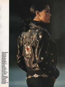 30-ELLEITnov88-m.SandrineHoLiseVanBussel-ph.HansFeurer.thumb.jpg.922955f3afb655bb95b3f45fe3d7b58e.jpg