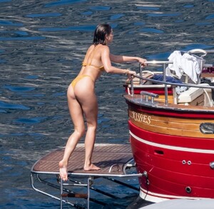 taylor-hill-in-bikini-at-a-boat-in-positano-06-27-2021-3.jpg