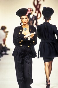 330709567_YvesSaintLaurent1993WomenRTW38.thumb.jpg.1ddb2438190970557d133b02f14d2443.jpg