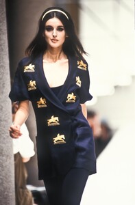 510595327_Fendi1991WomenRTW92.thumb.jpg.a4983be9b862261afefb16190a2b979d.jpg